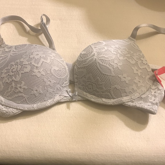 Ladies 32A Bra Lot - Picture 2 of 6